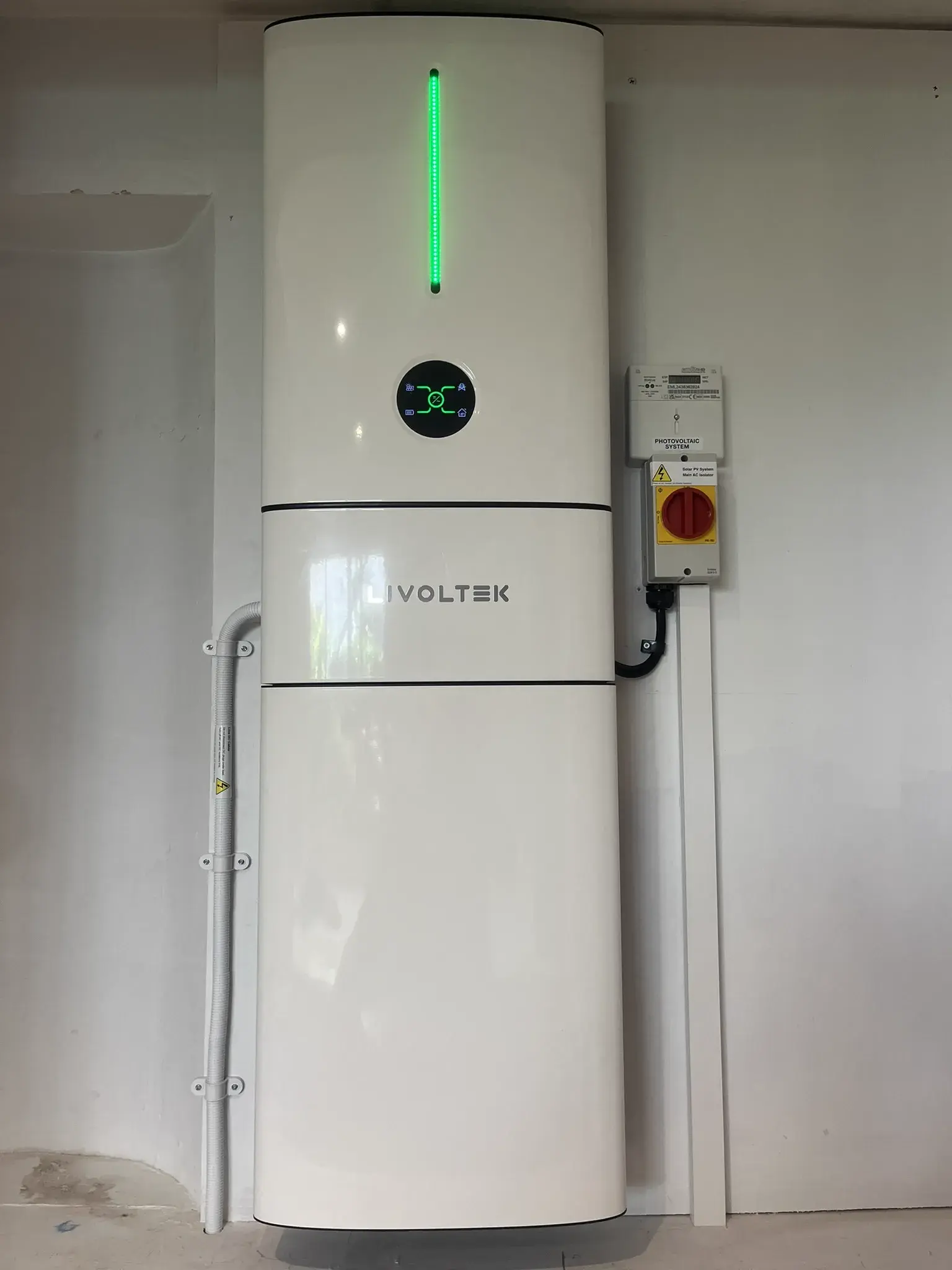 Livoltek hybrid inverter and battery system