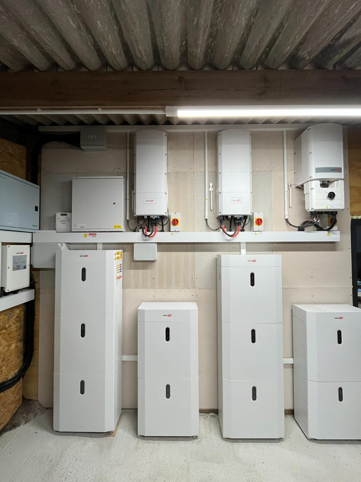 49kW commercial SolarEdge inverter and battery wall installation