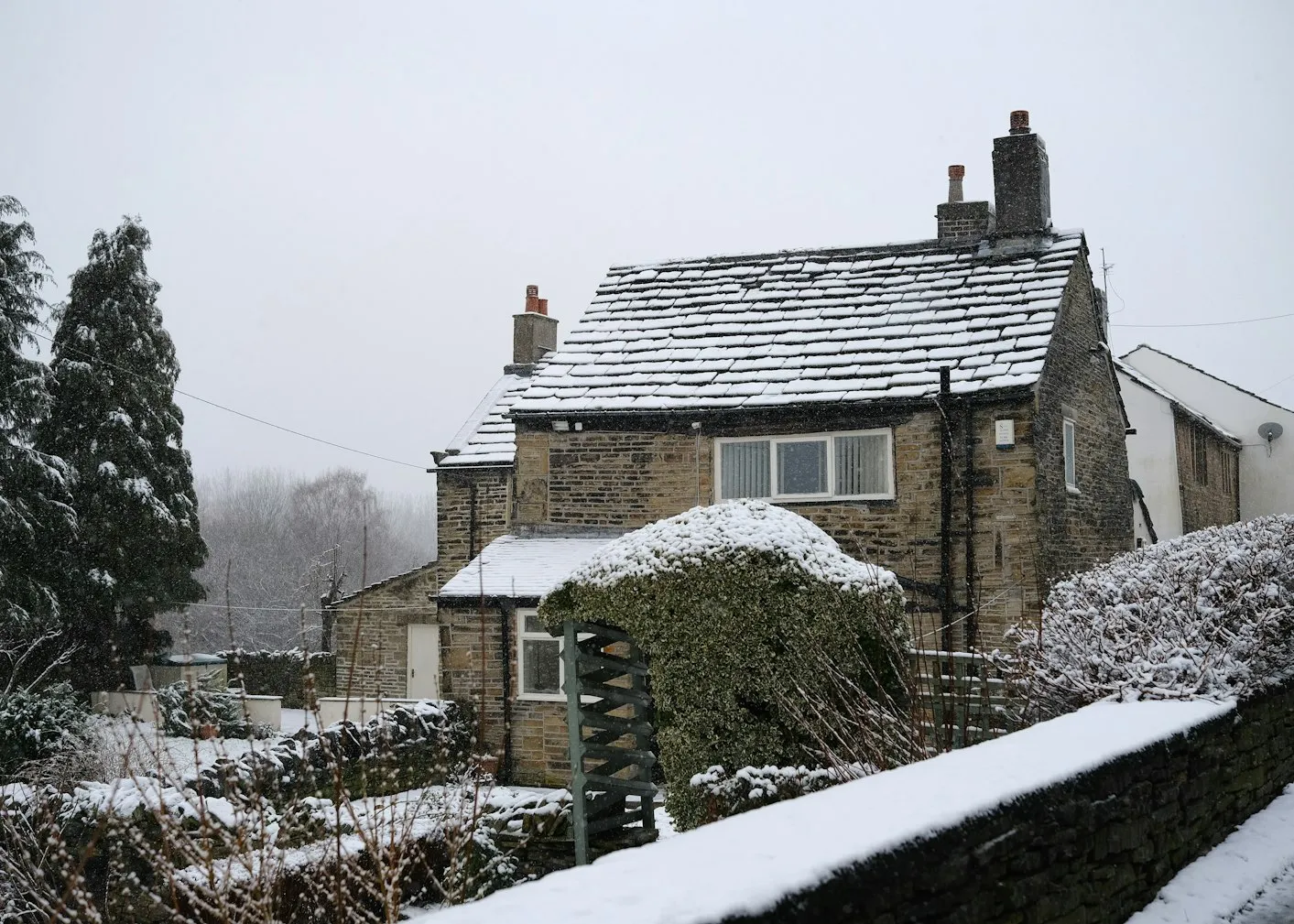 Winter Solar Performance: Essential Maintenance Tips for Snow and Cold Weather